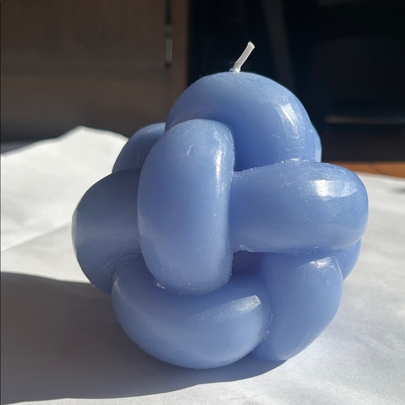 Room Essentials Blue Knot Pop Art Home Decor Candle New 24.2 oz - Picture 3 of 7